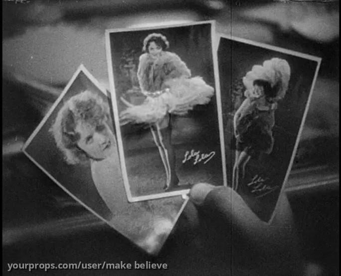 Lola "feathers" postcard – The Blue Angel (1930) – image 2