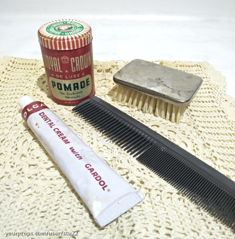 Elvis' Personal Grooming Items – Elvis (2022) – image 1