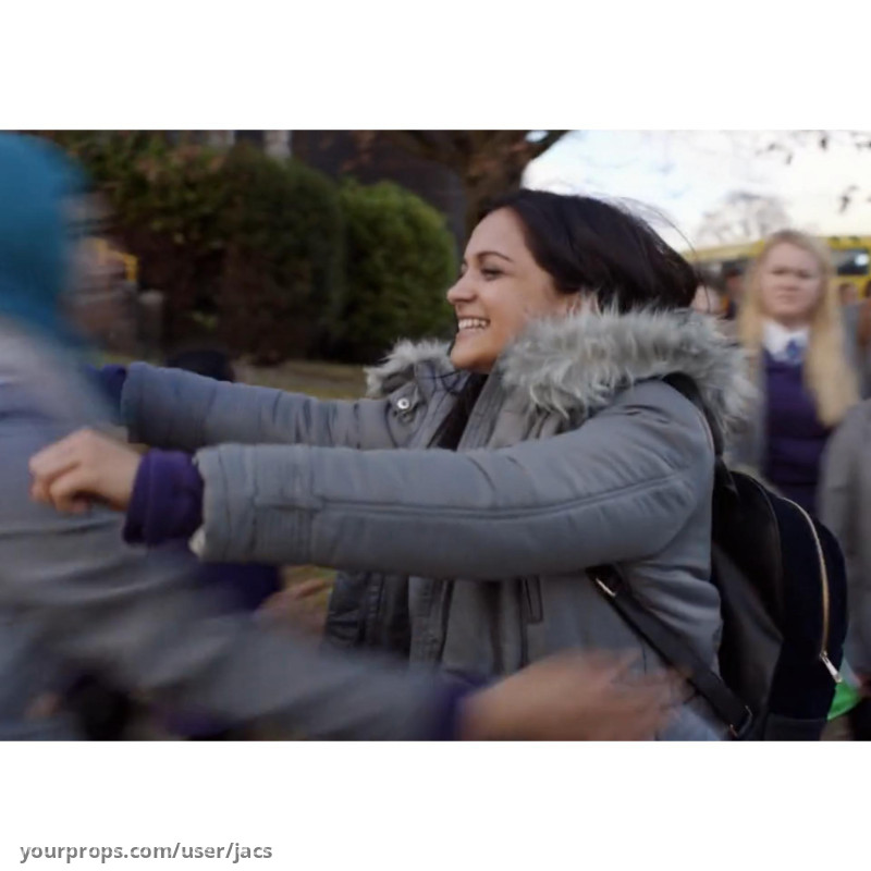Nasreen (Amy-Leigh Hickman) Bag – Ackley Bridge (2017) – image 2
