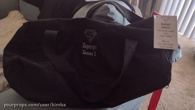 Supergirl season 6 Crew Gift duffle – Supergirl (2015) – image 2