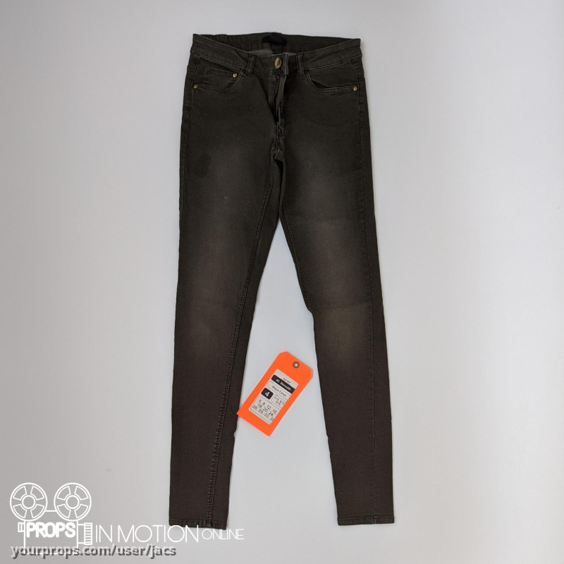 Meredith (Maya Eshet) pants – Teen Wolf (2011) – image 1