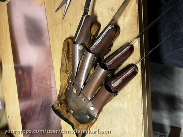 Freddy Glove – A Nightmare on Elm Street 2: Freddy's Revenge (1985) – image 1