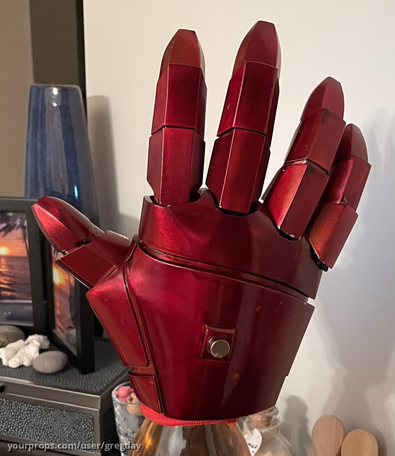 Mark III Suit Glove – Iron Man (2008) – image 2