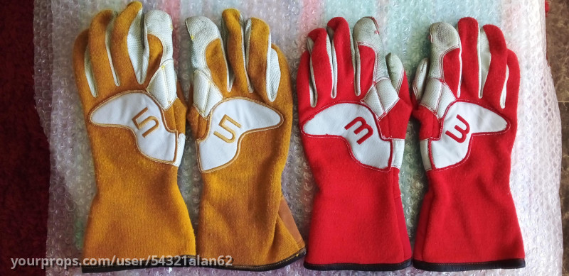 Thunderbirds Johns gloves – Thunderbirds (2004) – image 3