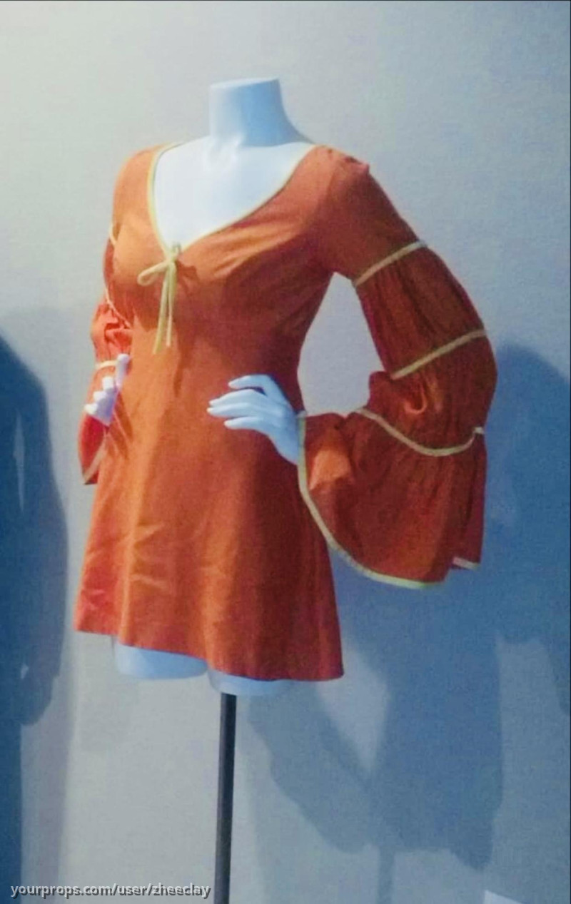 felicity shagwell orange dress Lot #64 - AUSTIN POWERS: THE SPY WHO SHAGGED ME (1999)