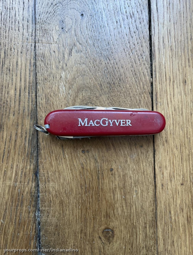 Original Crew Gift Swiss Army Knife – MacGyver (1985) – image 2