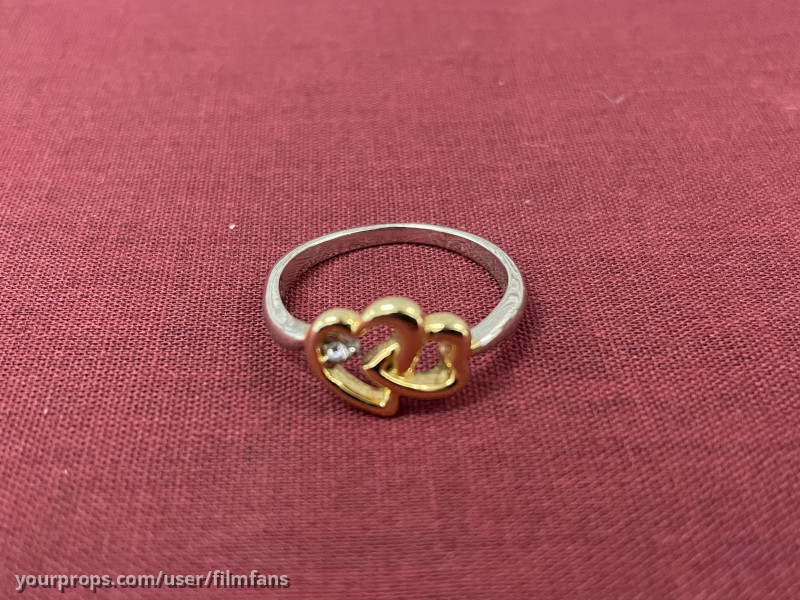 “Petal’s” (Cate Blanchett) Interlocking Heart Ring – The Shipping News (2001) – image 1