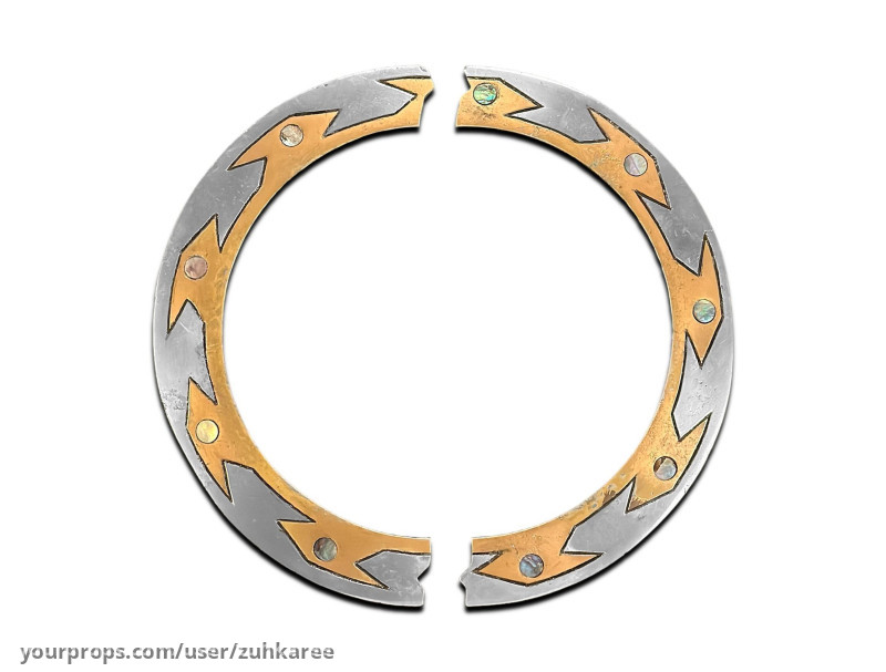 Xena’s broken chakram from “The Xena Scrolls” – Xena: Warrior Princess (1995) – image 1