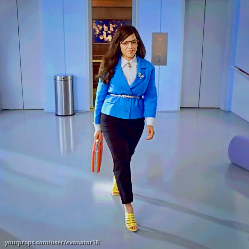 Betty Suarez’s Mini Red Briefcase – Ugly Betty (2006) – image 5