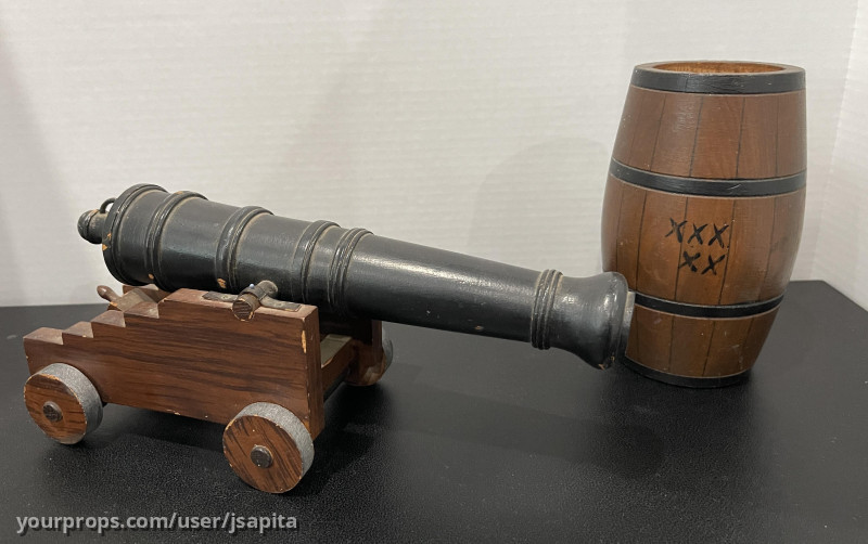 Miniature Cannon and Barrel – Swashbuckler (1976) – image 2