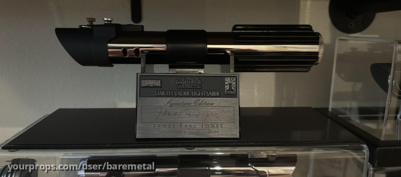 Star Wars ICONS Darth Vader Lightsaber EP4:ANH Signature Edition 637/1,000 James Earl Jones – Star Wars: Episode IV - A New Hope (1977) – image 1