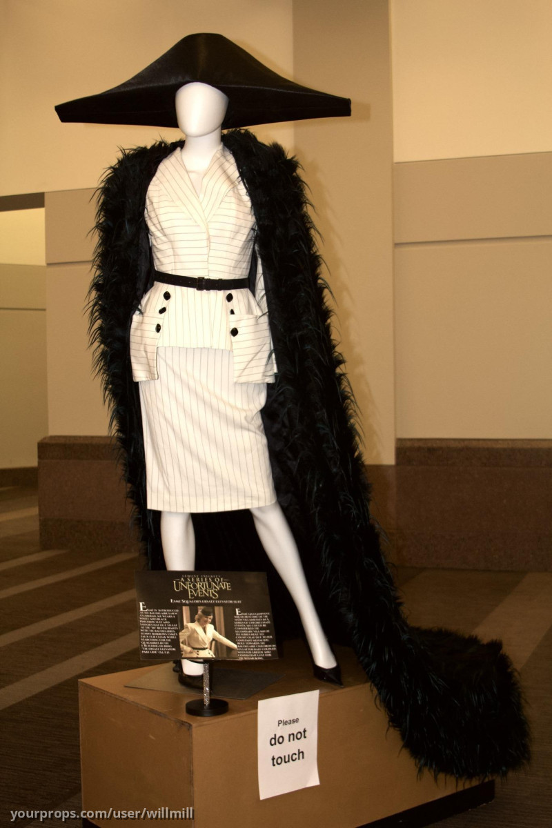 Esme\\\\\\\'s Suit – A Series of Unfortunate Events (2004) – image 1