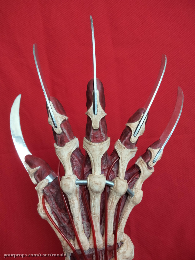 Crew Members Gift Display Claw – New Nightmare (1994) – image 3