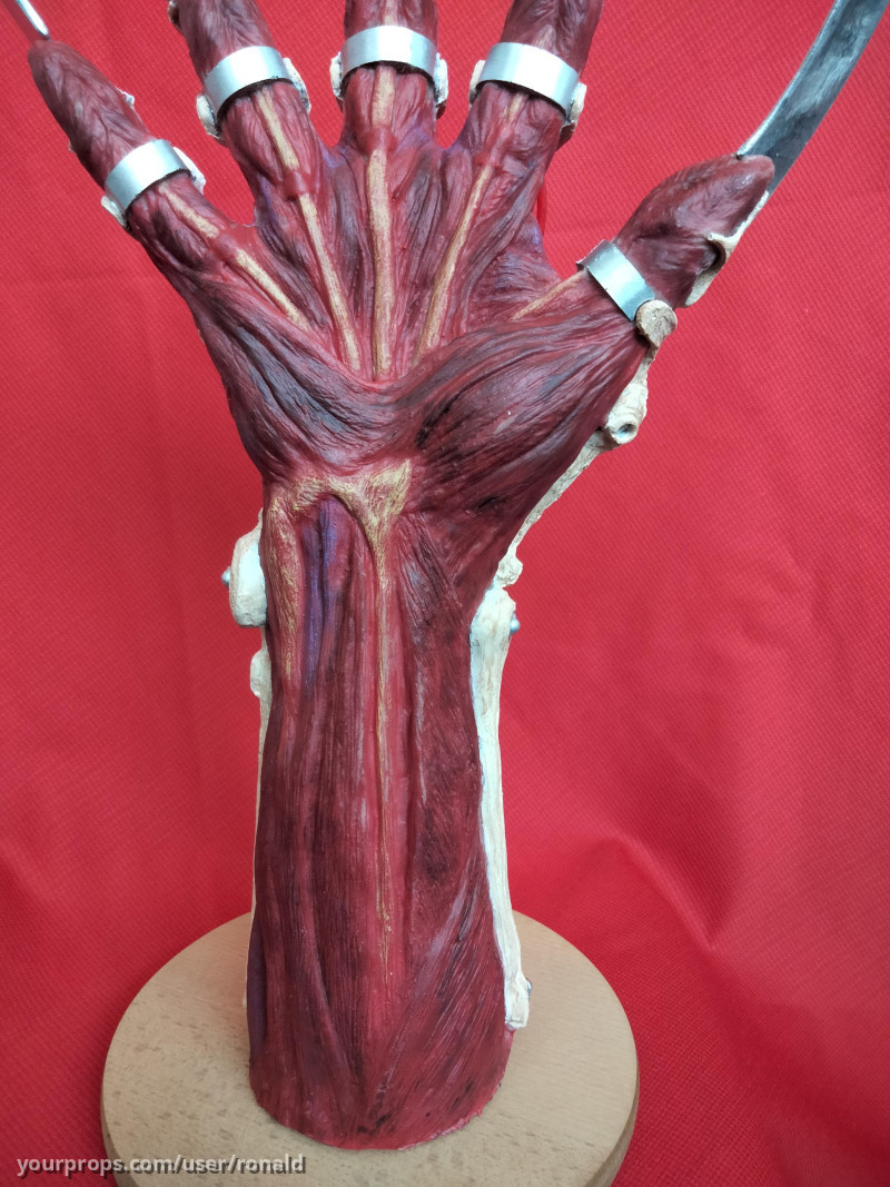 Crew Members Gift Display Claw – New Nightmare (1994) – image 5