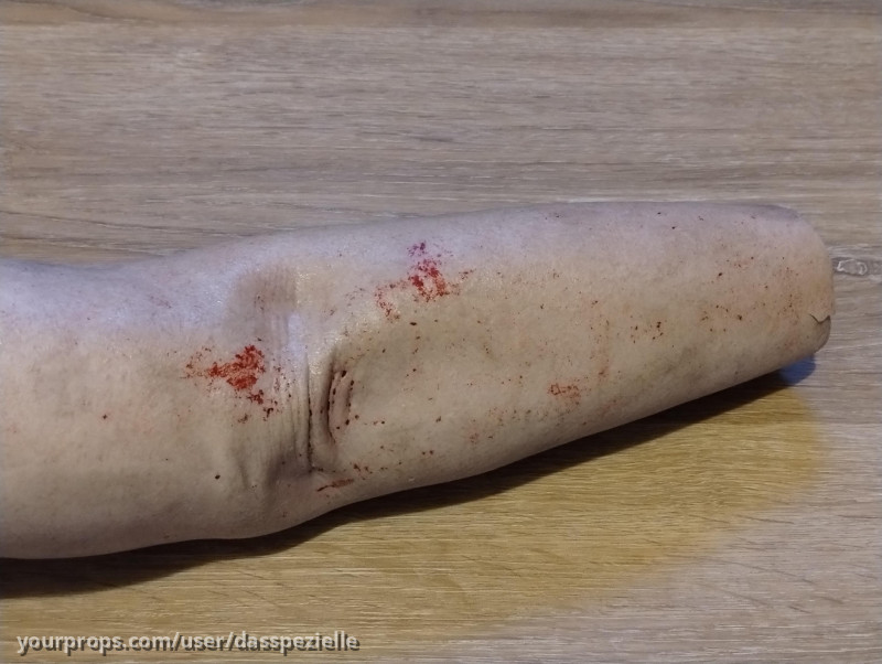 Screen-used VFX bloody arm – Pain & Gain (2013) – image 3