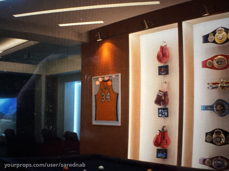 Hero Cave Display Boxing Gloves and Framed Picture Tyson Vs Spinks – Creed III (2023) – image 5