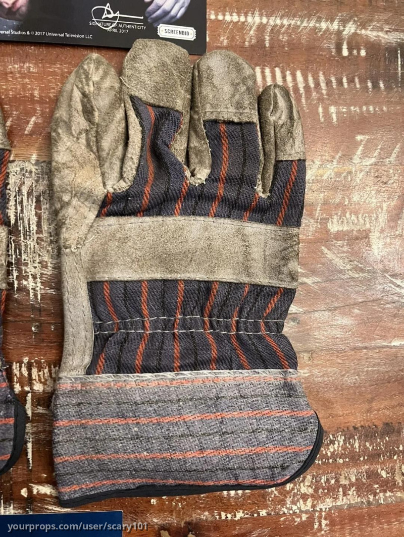 Normans Garden gloves – Bates Motel (2013) – image 5