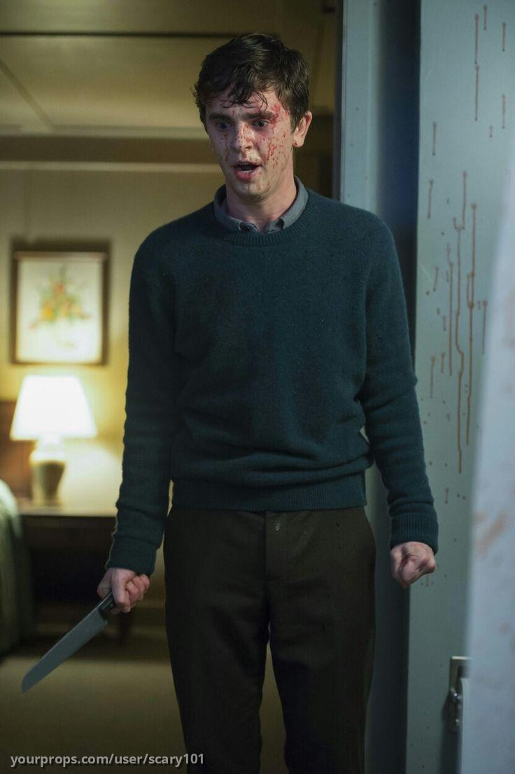 SFX Psycho scene Knives – Bates Motel (2013) – image 2