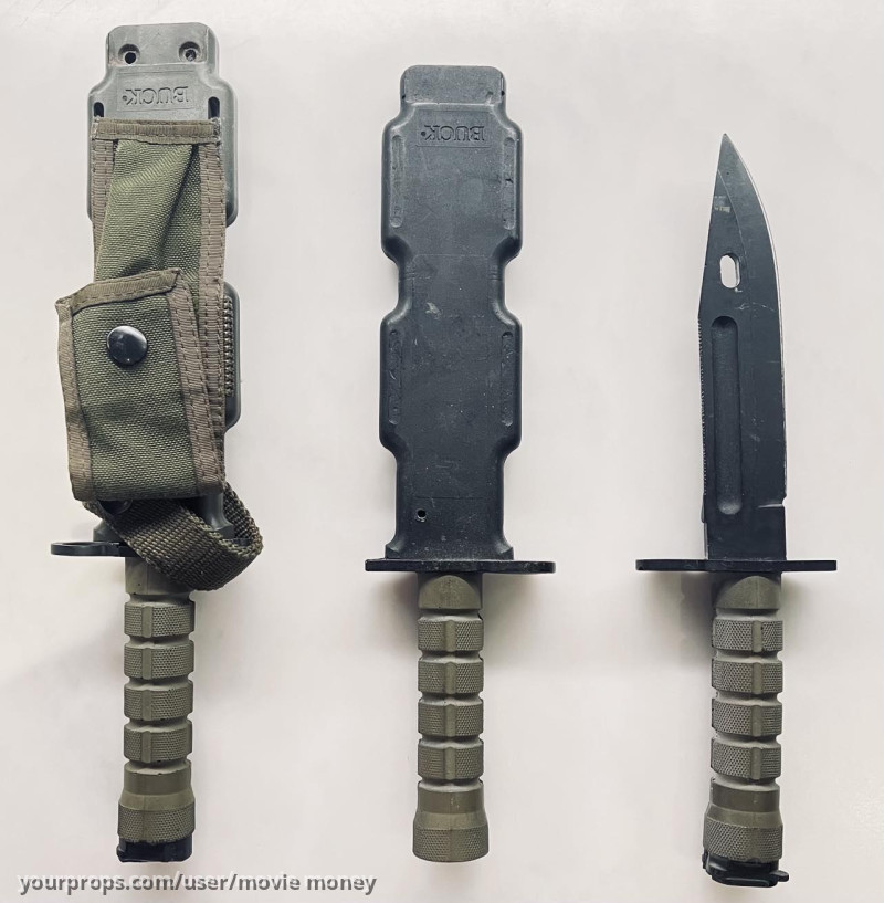 M9 Bayonets. – Space: Above and Beyond (1995) – image 1