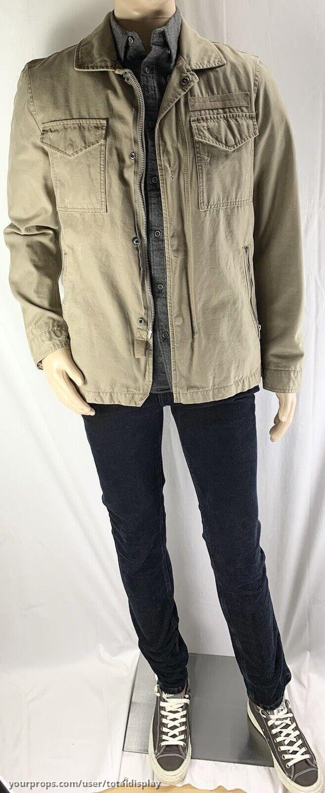 Barry Allen (The Flash) Screen Worn Full Wardrobe 100th Episode – The Flash (2014) – image 1