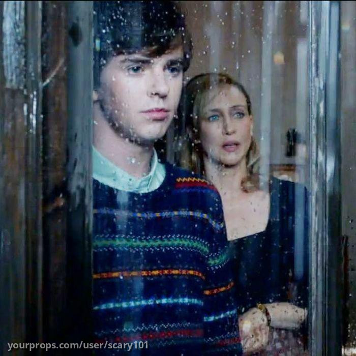Normans blue sweater outfit – Bates Motel (2013) – image 4
