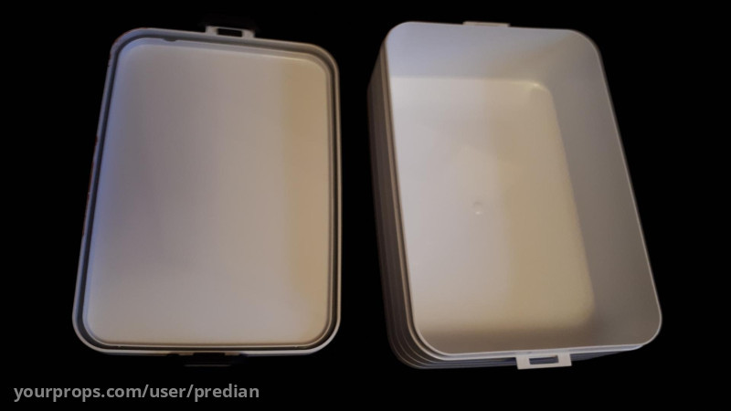 Blood splashed medical container – Prometheus (2012) – image 3