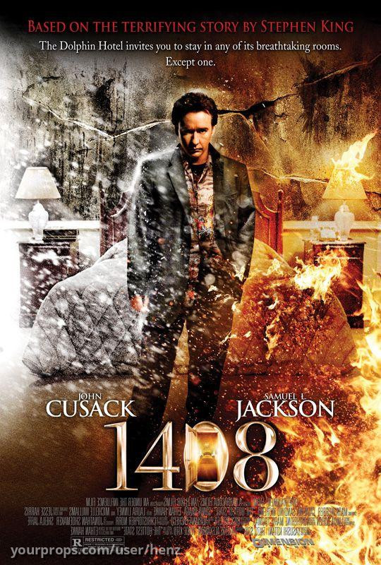 Mike Enslins (John Cusack) Screen-matched Costume – 1408 (2007) – image 4
