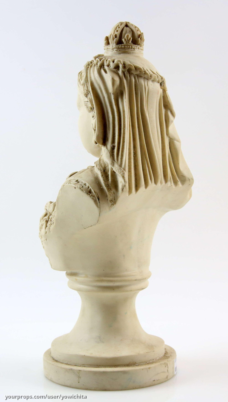 Queen Victoria Bust – Johnny English (2003) – image 2