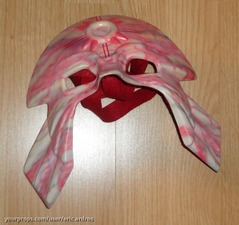 Masaka Mask – Star Trek: The Next Generation (1987) – image 1