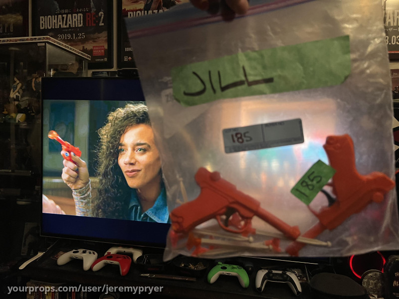 TOY GUN SET – Resident Evil: Welcome to Raccoon City (2021) – image 1