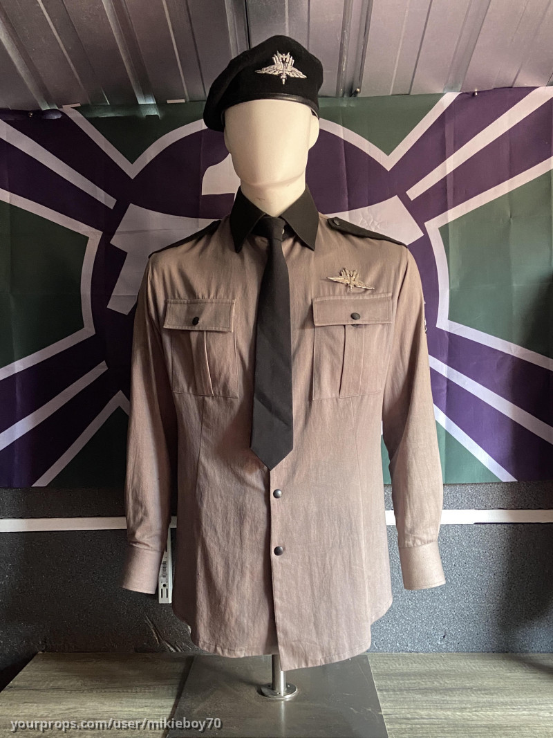 Starship Troopers Formal Dress Shirt, Tie, Beret & Pin Badge – Starship Troopers (1997) – image 1