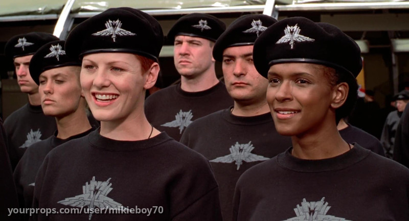 Starship Troopers Camp Currie Beret, Sweatshirt & Boots – Starship Troopers (1997) – image 4