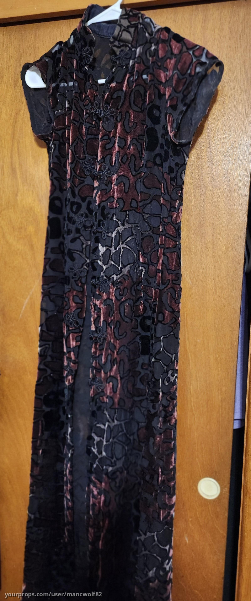 Christine York screen worn sacrifice dress and bra set – End of Days (1999) – image 2