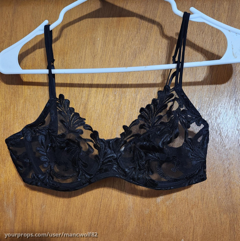 Christine York screen worn sacrifice dress and bra set – End of Days (1999) – image 3