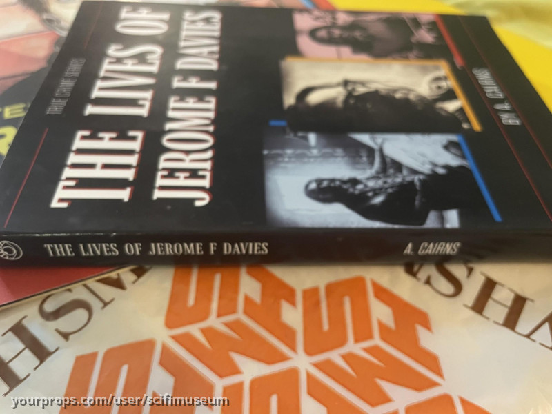 The Lives of Jerome Davies book – Black Mirror: Bandersnatch (2018) – image 3