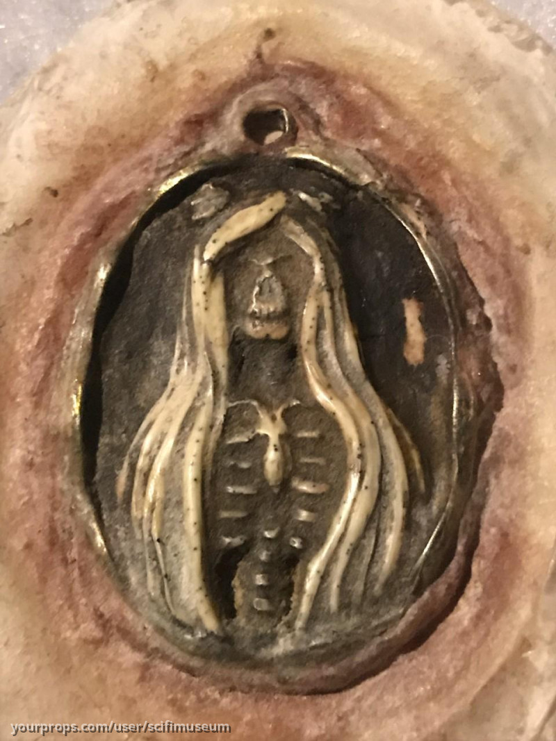 Pablos hero Brujo pendant – Ash vs Evil Dead (2015) – image 1