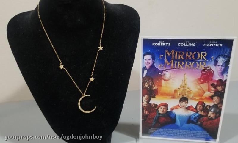 Screen worn hero necklace – Mirror Mirror (2012) – image 1