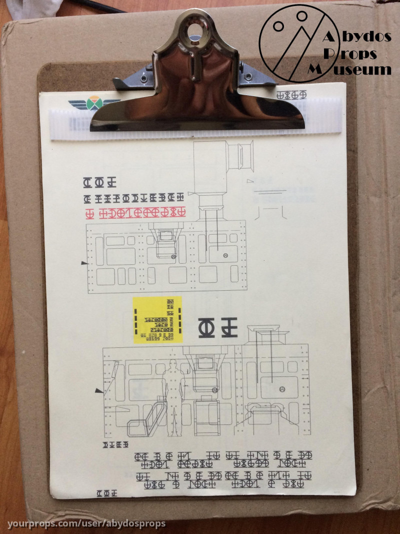 Kelowna documents and clipboard Episode Fallout – Stargate SG-1 (1997) – image 1