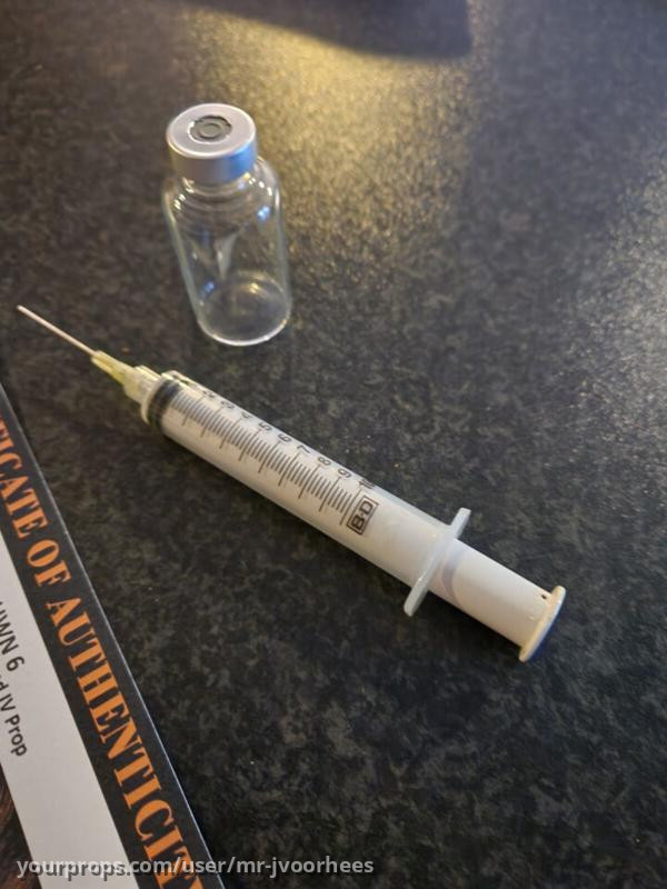 Michael Myers Halloween H20 Original Production Used Syringe and IV Bottle Prop – Halloween H20: 20 Years Later (1998) – image 3