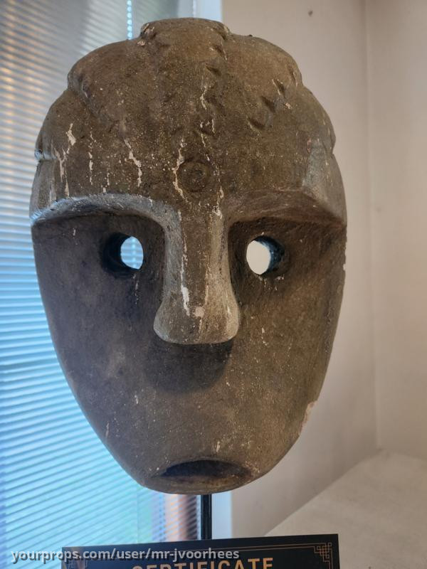 Tomb Raider 2001 Lara Croft Original Production Used Creepy Stone Mask Prop – Lara Croft: Tomb Raider (2001) – image 4