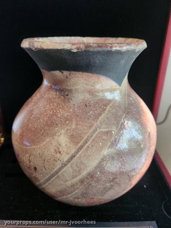 Tomb Raider 2001 Lara Croft Original Production Used Flower Pot Movie Prop – Lara Croft: Tomb Raider (2001) – image 5