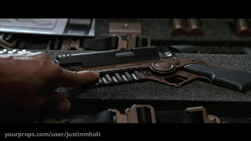 Grapple Device and Batarang – Batman Begins (2005) – image 2