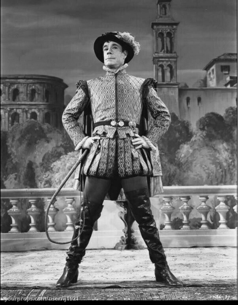 Joe E. Brown doublet and trunk hose – Casanova in Burlesque (1944) – image 2
