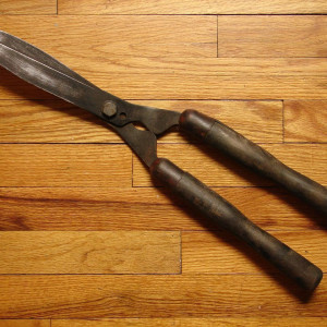 Distressed Sheers From Leatherface's Basement – The Texas Chainsaw Massacre (2003)