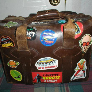 Larry's bag and clothes – Tremors (2003)