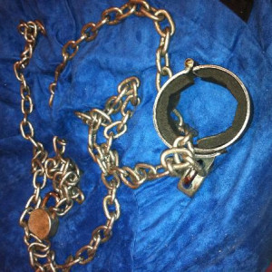 Shaq's Leg Chain – Scary Movie 4 (2006)