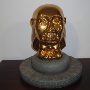 Chachapoyan Temple Fertility Idol and Stand.. – Raiders of the Lost Ark (1981)