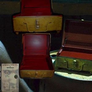 The Hero Yellow Clue Box Used in SAW 3 & 4 – Saw III (2006)
