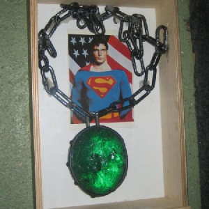 Superman Kryptonite necklace display – Superman (1978)