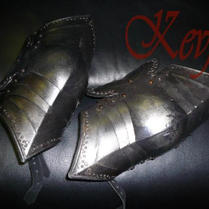 Resin Set of Sonja's Knee Armor – Underworld: Rise of the Lycans (2009)